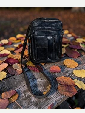 VTG Danier Black
Genuine Leather
Crossbody Messenger
Travel Bag Multi-Pocket